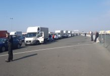 FOTO/VIDEO EXCLUSIV – MARAMUREȘENI – Mii de români așteaptă de 10 ore să intre în țară prin PTF Nădlac II. Coloane de 15 km pe șase benzi