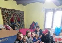 ÎN AJUTORUL SEMENILOR: Un băimărean cumpără alimente pentru familiile nevoiașe din propriul buzunar (foto)