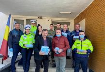 AJUTOR: Un maramureșean din Repedea, polițist în Canada, a donat măști Poliției și Jandarmeriei din Hațeg