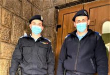 FOTO: PRINS DE JANDARMI – Un tânăr a încercat să îi ducă unui amic aflat în carantină institituționalizată canabis ascuns în deodorant