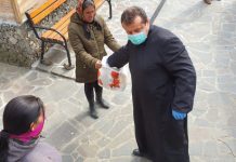 Preot din Baia Mare, înger păzitor pentru vârstnici în pandemie (GALERIE FOTO)