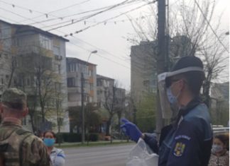 FOTO – AJUTAT DE POLIȚIȘTI: Un bătrânel de 75 ani nu știa cum să ajungă acasă