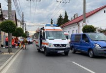 FOTO/VIDEO: Pieton lovit mortal de o mașină pe strada 22 Decembrie din Baia Mare. Un asistent medical a încercat să îl salveze (imagini șocante)