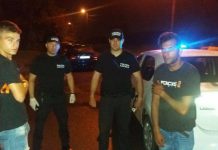 FOTO EXCLUSIV – ÎN FORȚĂ: DOI TINERI AU TERORIZAT LOCATARII UNUI BLOC. POLIȚIA LOCALĂ BAIA MARE I-A CALMAT CU AMENZI