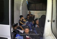 FOTO ȘOCANTE: 33 de migranți din Siria, Somalia și Libia, înghesuiți ca sardinele în duba unor călăuze