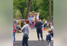 VIDEO – A PUS ZECI DE COPII ÎN PERICOL: Manifestare de 1 iunie la Sighet. Poliția a închis zona