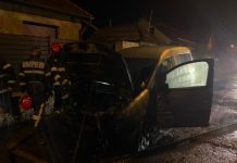 FOTO – Un autoturism a luat foc pe o stradă din Baia Mare