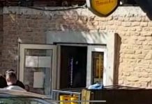 TENTATIVĂ DE CRIMĂ ÎNGROZITOARE ÎNTR-UN MAGAZIN DIN DRAGOMIREŞTI / ACTUALIZARE: Un bărbat a înjunghiat o vânzătoare apoi și-a tăiat gâtul sub privirile unui localnic (FOTO, VIDEO)