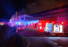 ACTUALIZARE: VIDEO/FOTO: Incendiu puternic la sediul reprezentanței auto Robot din Baia Mare