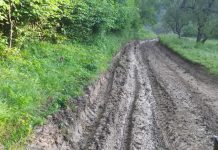 PRELUARE DIRECTMM.RO: Oameni disperați în Sighetu Marmației: Pe strada Dealul Cetății abia vine ambulanța și poliția. Oamenii cer măcar material, că pietruiesc ei (GALERIE FOTO)