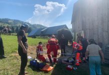 GALERIE FOTO/ACTUALIZARE: Femeie aflată la fân a fost călcată de o mașină 4×4. S-a cerut ajutorul elicopterului SMURD