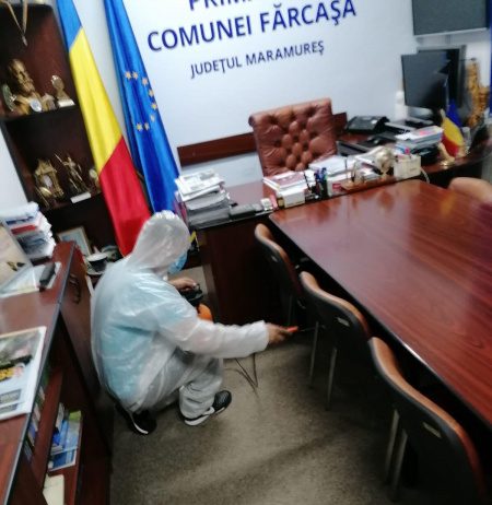 FOTO – DSP Maramureș: Anchetă epidemiologică și dezinfecție la sediul Primăriei Fărcașa. Toți angajații vor fi testați