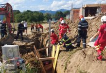 Galerie foto / VIDEO – CONTRACRONOMETRU: Bărbat îngropat în pământ pe o stradă din Baia Mare (ACTUALIZARE)