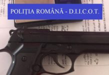 FOTO/VIDEO – PERCHEZIȚII: Cocaină adusă din Franța și un pistol au fost confiscate de la doi sătmăreni