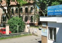 EXCLUSIV – SPAIMA DE COVID-19: O mămică ținută cu copilașul în brațe 4 ore în fața spitalului Sighet. Fetița în vârstă de un an și 9 luni avea 39,9 febră