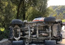 EXCLUSIV – Tragedie în cătunul Luhei: Un tânăr a murit după ce un șofer s-a dat cu mașina de teren peste cap, pe drumul proaspăt asfaltat (actualizare)