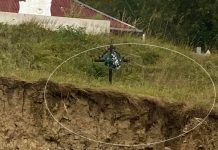 EXCLUSIV FOTO: Butănenii din Borșa au construit ilegal sub un cimitir. Acum încep să se vadă sicriele