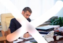 EXCLUSIV – A GIRAT președintele IONEL BOGDAN? Distrugerea bunului public la Consiliul Județean Maramureș! Pozele cu fostul președinte au fost rupte dintr-o revistă plătită din bani publici