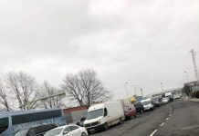 FOTO/VIDEO: Trafic întrerupt temporar la graniţa cu Ungaria. Nimeni nu iese din România