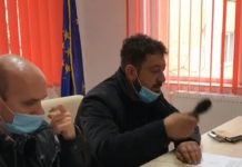 VIDEO – ȘEDINȚĂ LA PRIMĂRIA BĂIUȚ CU MASCA SUB NAS. PREȘEDINTELE TUȘEA FĂRĂ ÎNCETARE!