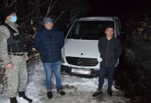 FOTO/VIDEO EXCLUSIV: Șofer împușcat după o urmărire ca-n filme într-un cartier din Baia Mare. Trei vehicule pline cu țigări au fost depistate