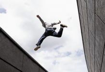 ȘOCANT ÎN BAIA MARE: PARKOUR – Un tânăr a vrut să escaladeze hotelul Mara și a căzut în gol. A supraviețuit (actualizare)