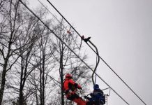 URGENȚĂ MAXIMĂ PENTRU SALVAMONT MARAMUREȘ / GALERIE FOTO / VIDEO: 18 turiști printre care și un copil rămași blocați în telescaunul de la ȘUIOR