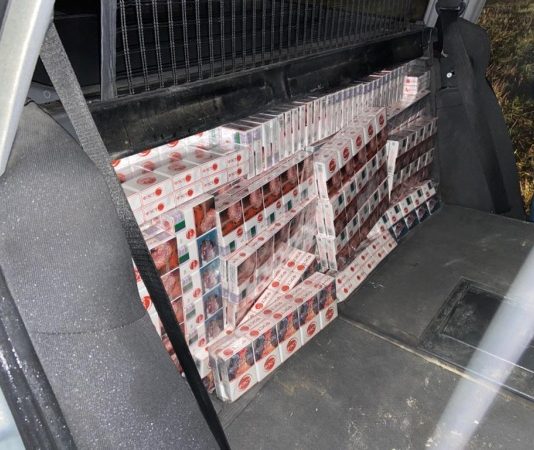 NEBUNIE LA BONTĂIENI: Mașini urmărite de 6 echipaje de poliție și blocate în trafic. Suspecți încătușați (ACTULIZARE – FOTO)