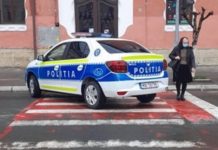 Galerie foto: A lăsat mașina de poliție pe trecerea pentru pietoni. Avea ”treburi” importante de rezolvat. Vezi ce spune Poliția (actualizare)