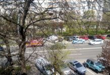 FOTO: LUPTĂ PENTRU VIAȚĂ: O femeie este resuscitată pe bd București din Baia Mare. A fost găsită inconștientă pe o bancă (actualizare)
