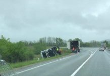 FOTO, VIDEO: Circulaţie întreruptă pe DN 1C Baia Mare – Dej, după ce un TIR s-a răsturnat