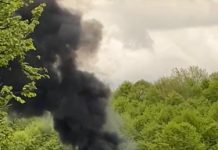 FOTO/VIDEO EXCLUSIV: O maşină încărcată cu mobilă arde ca o torţă (actualizare)