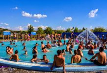 Ștrandul Termal Tășnad și-a deschis porțile, cu cea mai terapeutică apă termală și multe surprize