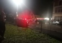 EXCLUSIV FOTO / VIDEO – TRAGEDIE LA BORȘA: O fată de 15 ani a murit după ce două BMW-uri s-a izbit violent. Alți trei tineri au fost răniți