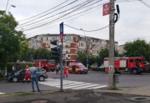FOTO: Un autoturism s-a ciocnit de o autospecială a pompierilor aflată în misiune în intersecția de la Buclă