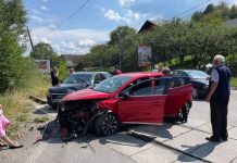 EXCLUSIV FOTO: O soferiță a intrat într-un Audi la trecerea la nivel cu calea ferată dintre Moisei și Borșa (actualizare)