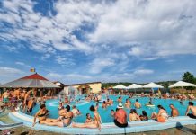 Stațiunea din nordul țării care a devenit un must-have al sezonului. Se apropie de 200.000 de turiști