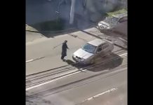 „Nebunul din Baia Mare” care a distrus mai multe mașini din municipiu a fost internat într-o unitate spitalicească specializată