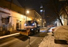 Iarnă în toată regula în Baia Mare. Au intervenit utilajele de deszăpezire