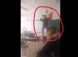 Greu de înțeles: dans pe catedră a unui profesor din Baia Mare