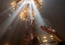 Sfânta Lumină va fi adusă, sâmbătă seara, de la Ierusalim