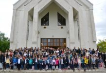 Sfântă Liturghie Arhierească celebrată de PS Vasile de Ziua Școlii „Ep. Dr. Alexandru Rusu”, la 61 de ani de la trecerea la Tatăl a Fericitului Episcop Martir