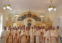 30 de ani de la absolvire. PS Vasile Bizău și-a întâlnit colegii preoți ai primei generații de studenți teologi de la Institutul „Episcop Dr. Alexandru Rusu” din Baia Mare