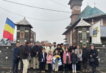 De praznicul Sfântului Apostol Timotei, Preasfințitul Timotei Sătmăreanul a slujit la Parohia Ortodoxă „Nașterea Maicii Domnului” din Săpânța