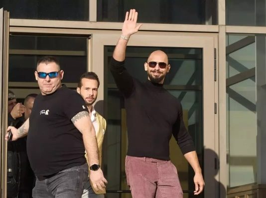 Frații Andrew și Tristan Tate au plecat în Statele Unite cu un avion privat. Ce riscă dacă nu semnează periodic controlul judiciar